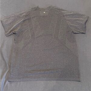 Lululemon metal vent s/s shirt‎ mens size XXL pre-owned condition gray